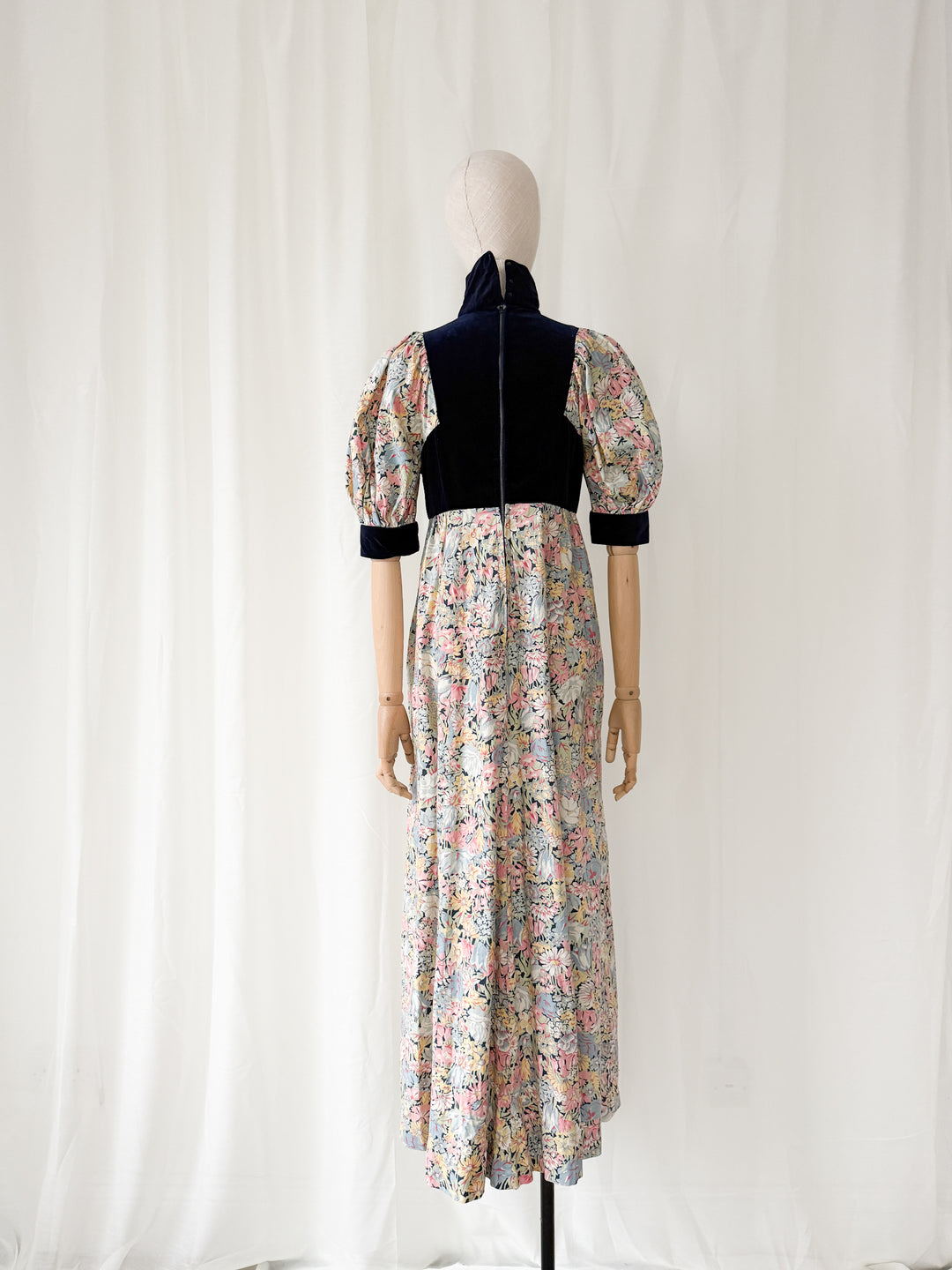 Beautiful Rare Velvet Bodice Floral Cotton 70s Maxi Dress