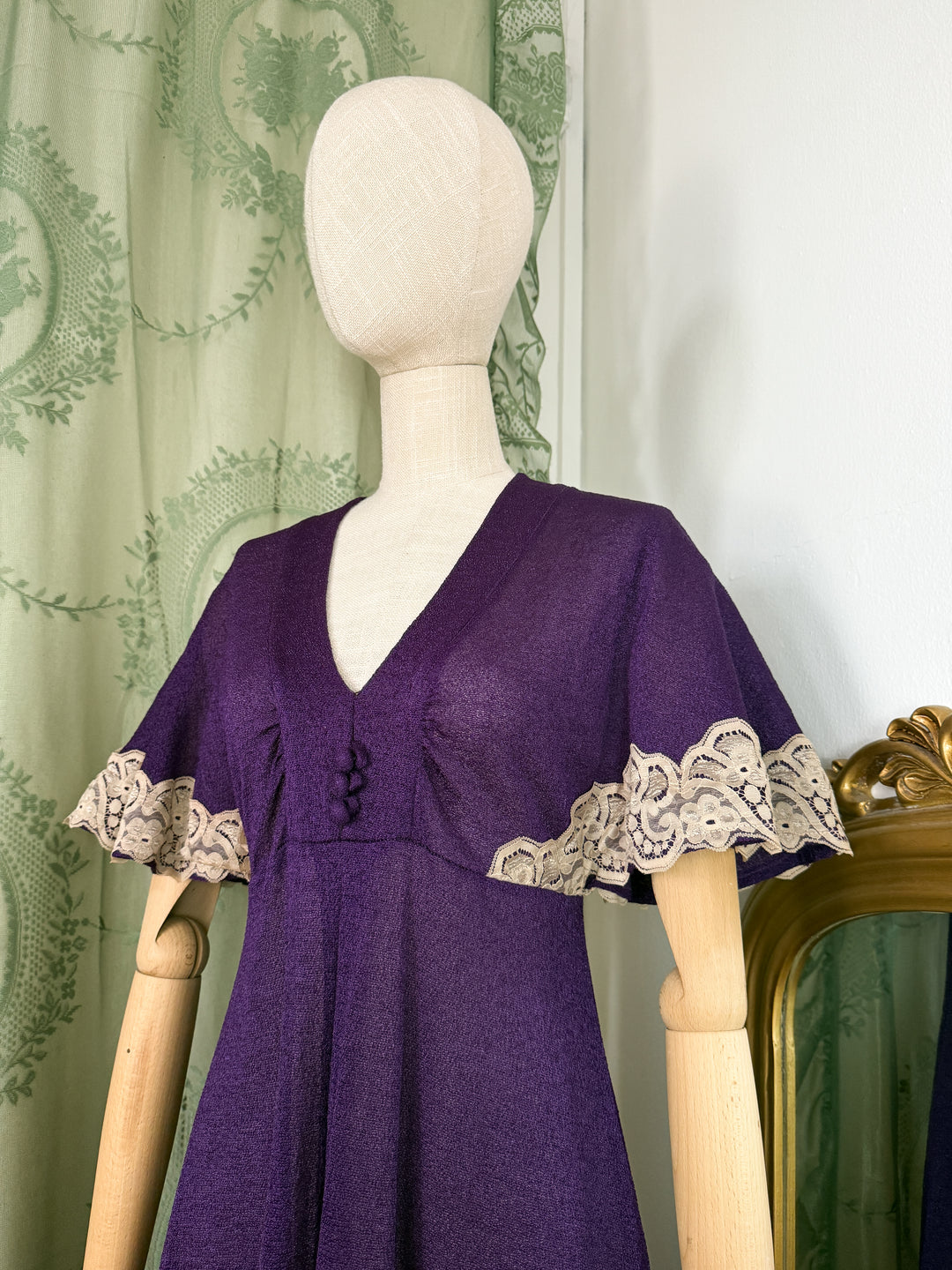 AURORE ~ GORGEOUS 1970S LACE TRIMMED PURPLE MAXI DRESS