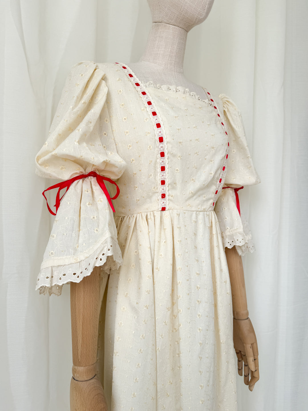 Absolutely Stunning 1970s Broderie Anglaise Cotton Maxi Dress