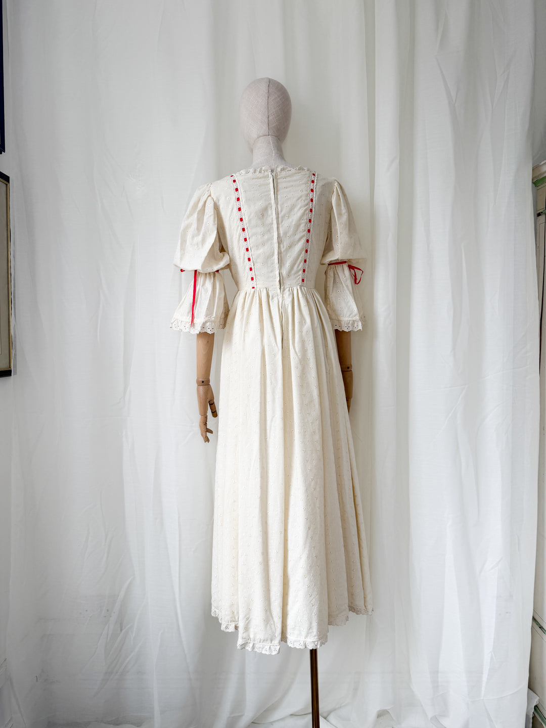 Absolutely Stunning 1970s Broderie Anglaise Cotton Maxi Dress