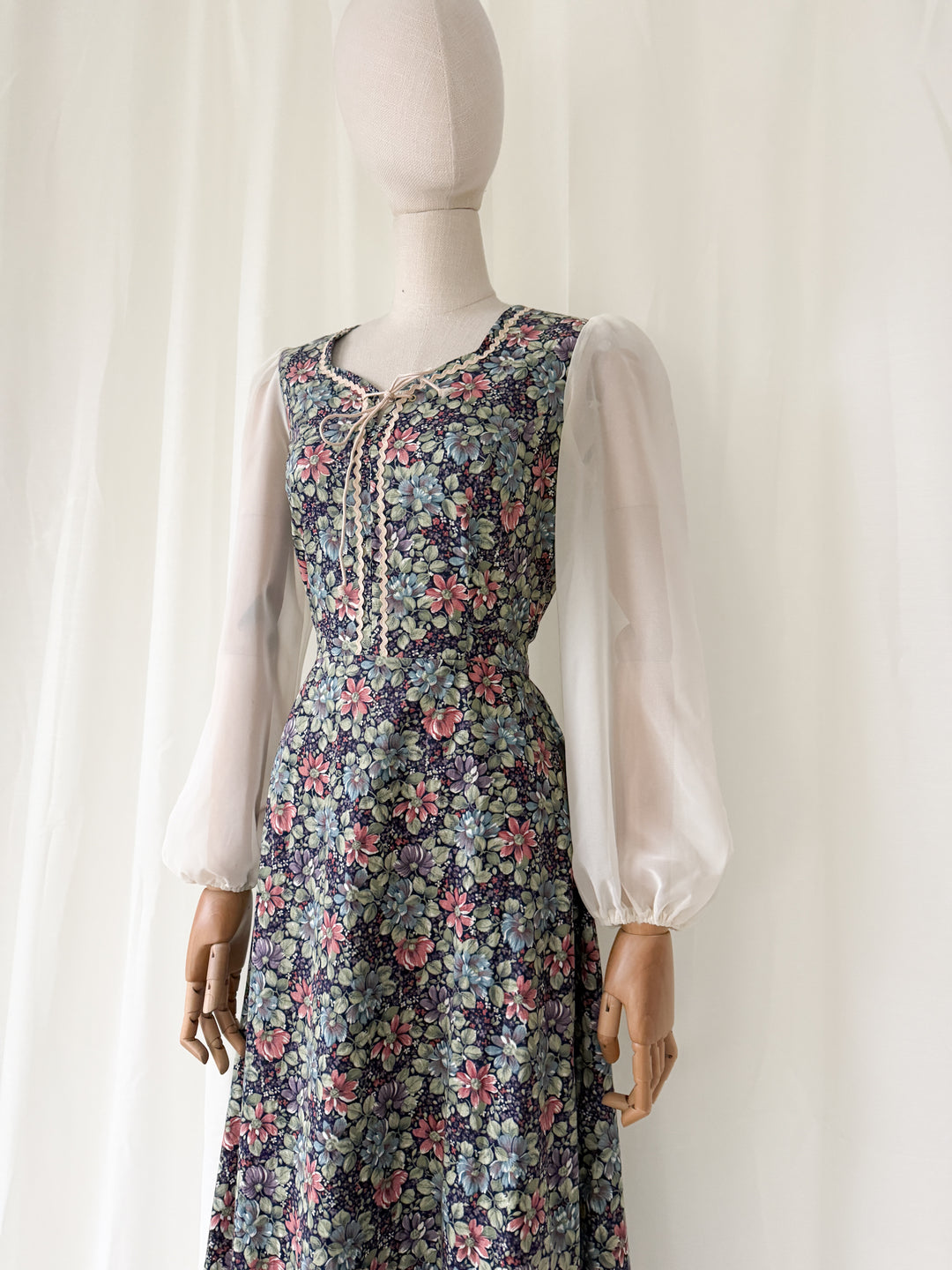 Romantic 70s Floral Cotton Eyelet Bodice Prairie Dress