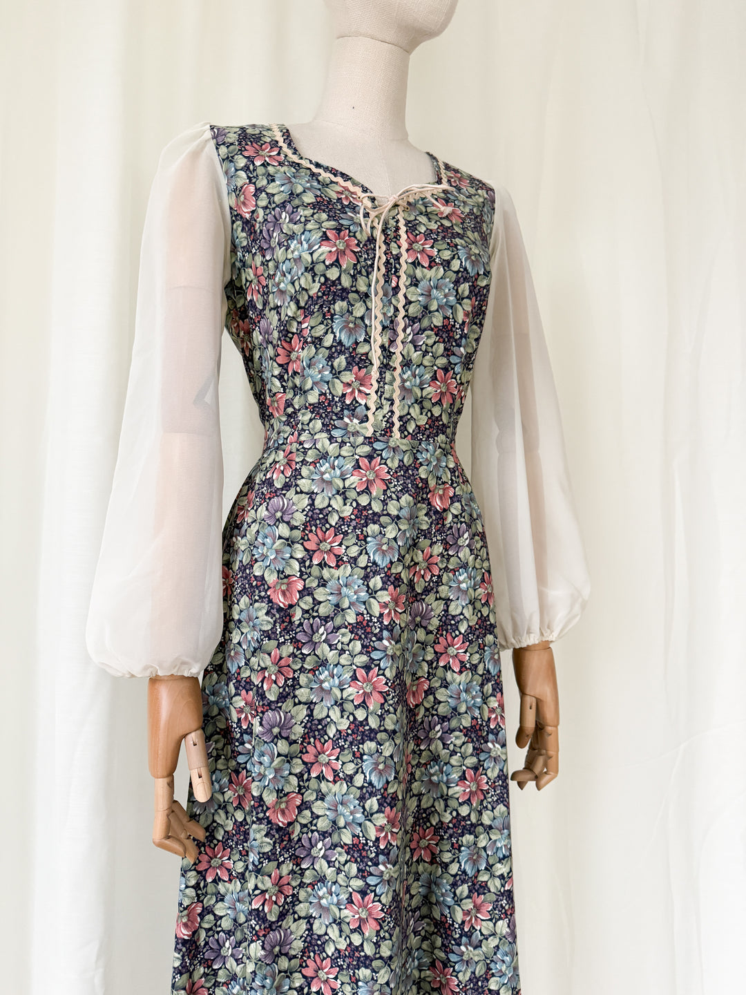 Romantic 70s Floral Cotton Eyelet Bodice Prairie Dress