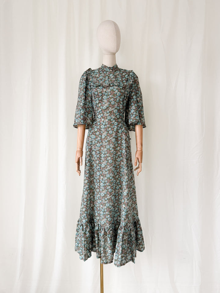 Stunning 70s Floral Cotton Blend English Lady Maxi Dress