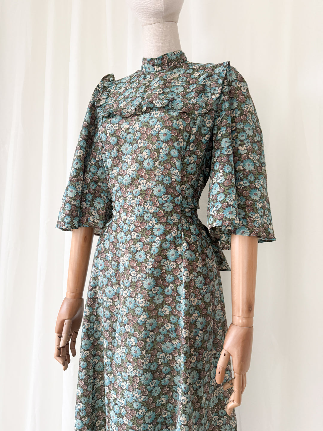 Stunning 70s Floral Cotton Blend English Lady Maxi Dress