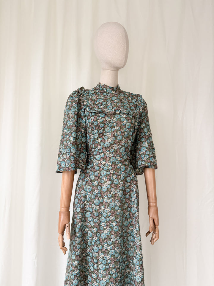 Stunning 70s Floral Cotton Blend English Lady Maxi Dress