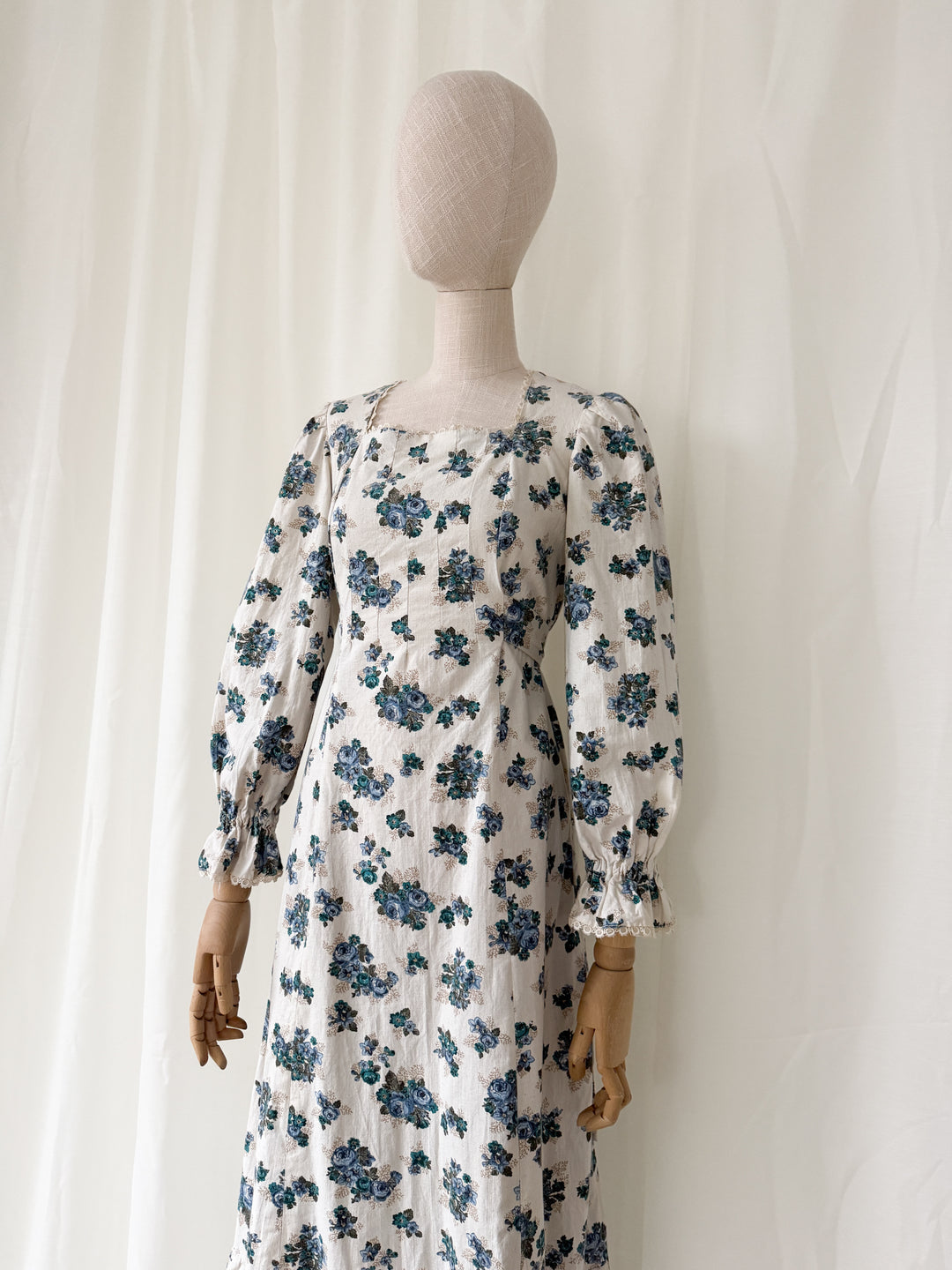 Gorgeous 70s Soft Raw Cotton Floral Prairie Dress