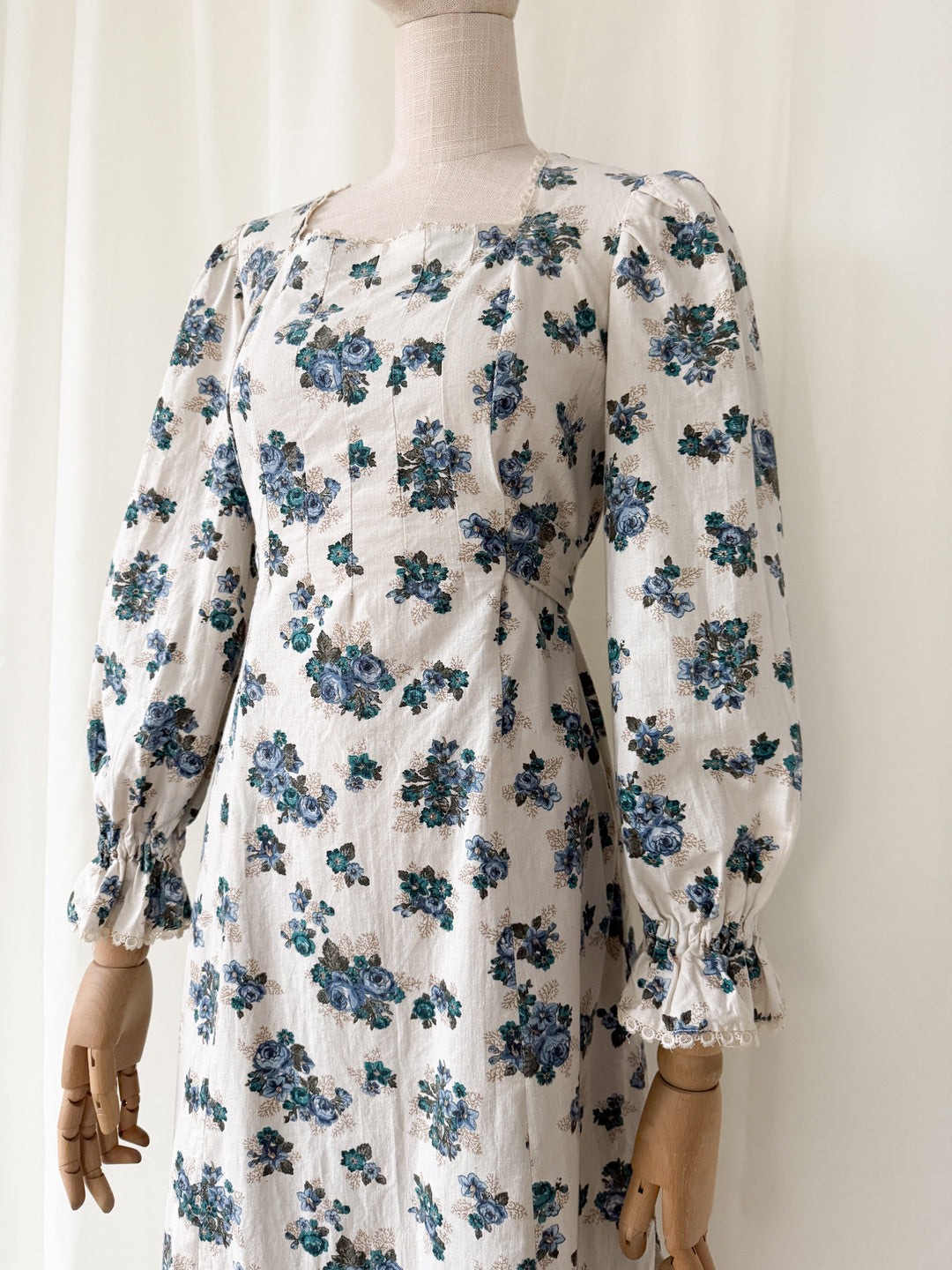 Gorgeous 70s Soft Raw Cotton Floral Prairie Dress