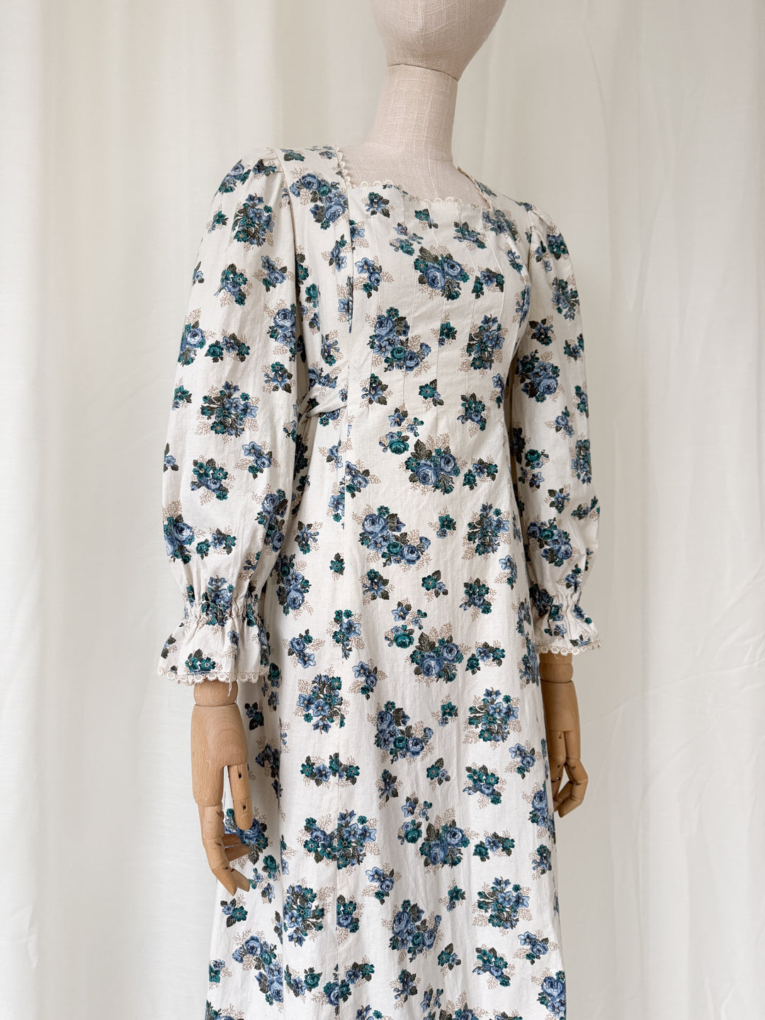 Gorgeous 70s Soft Raw Cotton Floral Prairie Dress