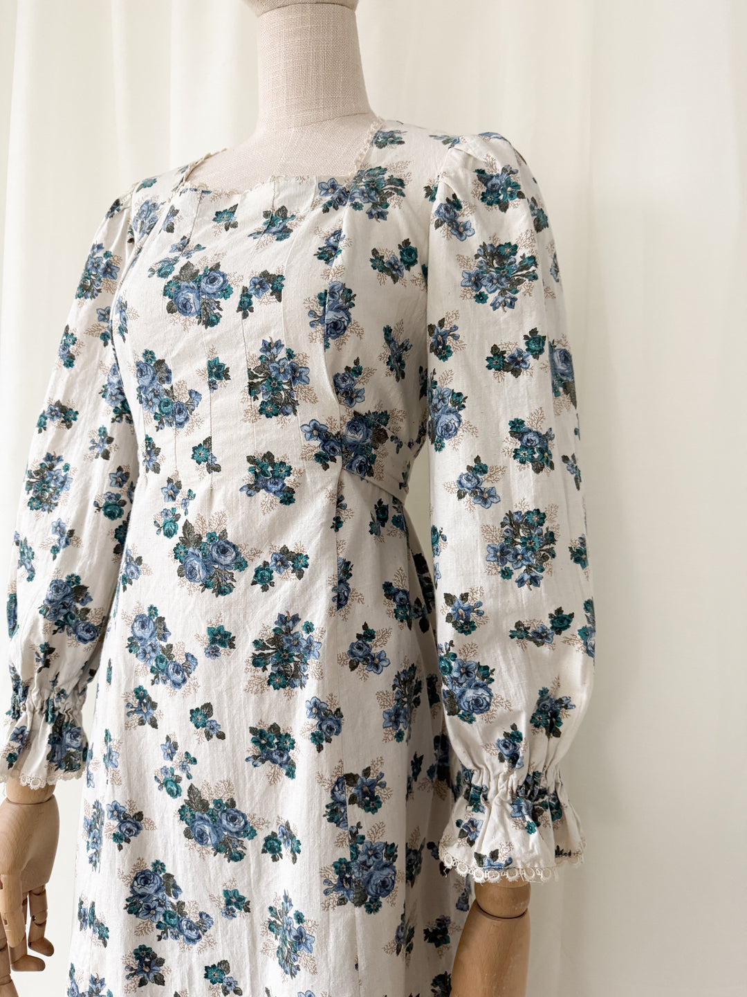 Gorgeous 70s Soft Raw Cotton Floral Prairie Dress