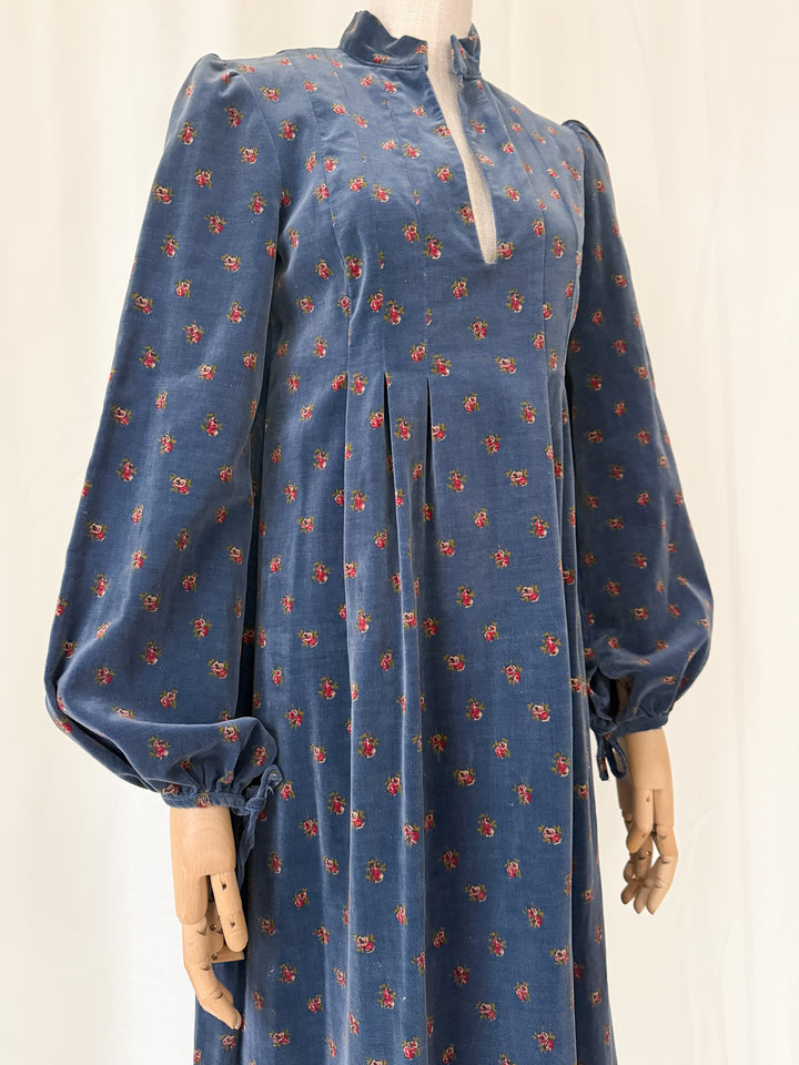 Divine Rare Breathtaking 70s Blue Velvet Maxi Smock Dress by Jebina