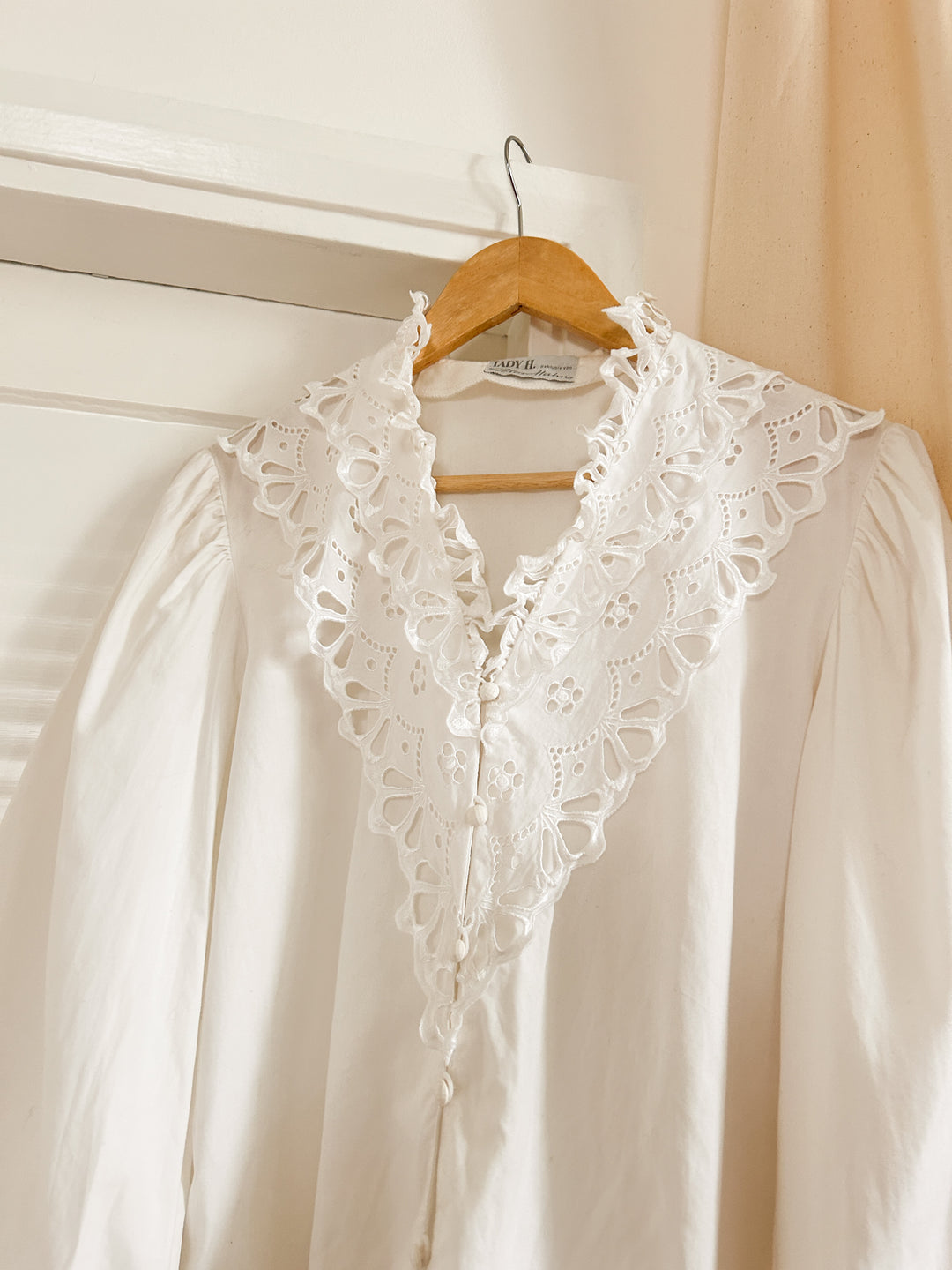 Flora white cotton 70s blouse
