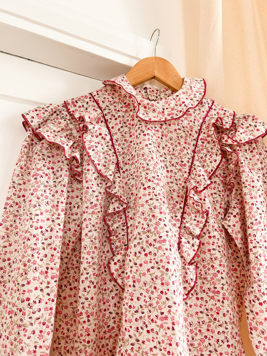 Daphne floral cotton frilly 70s blouse
