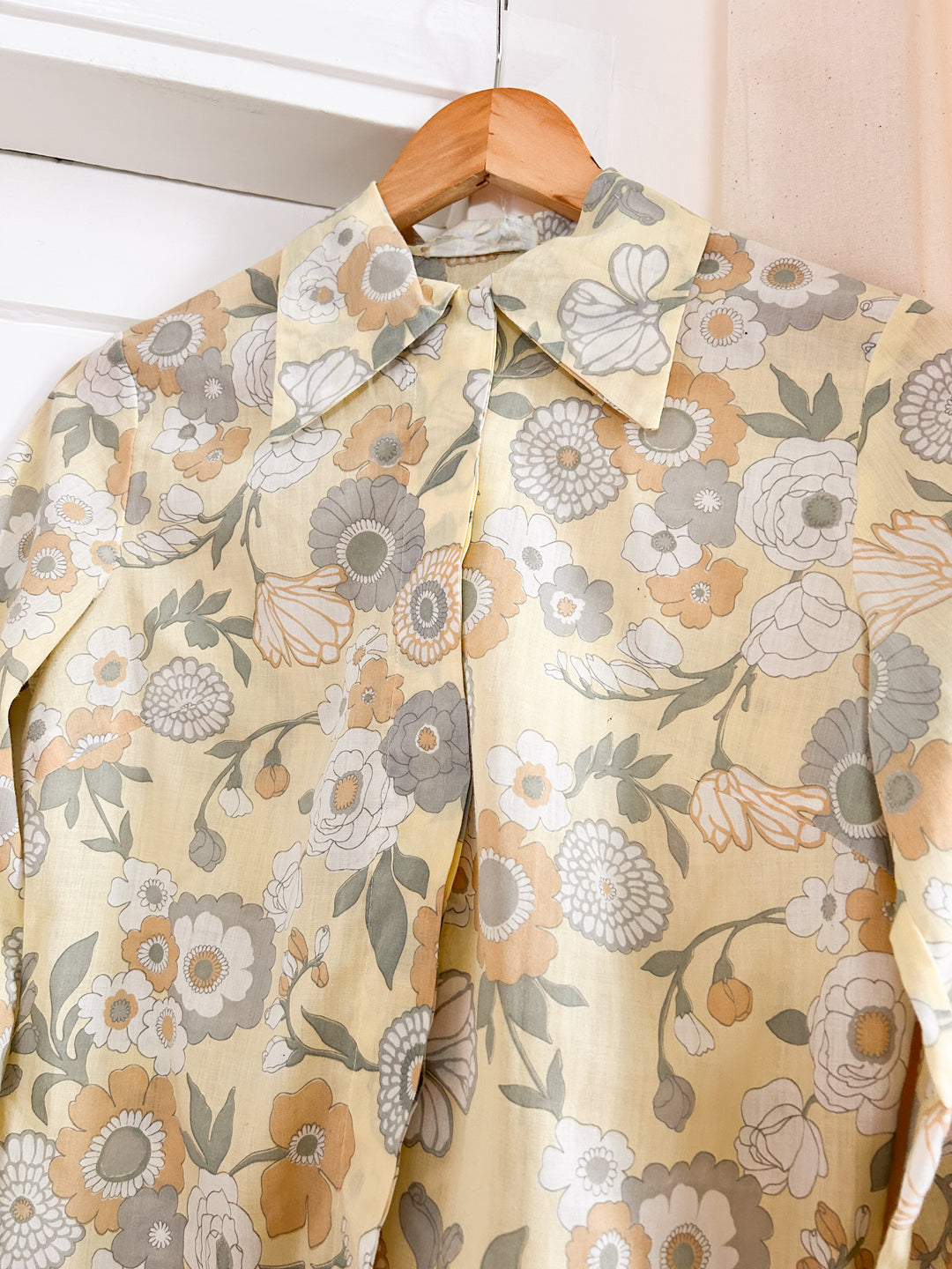 Lola lemon floral 70s dagger collar shirt