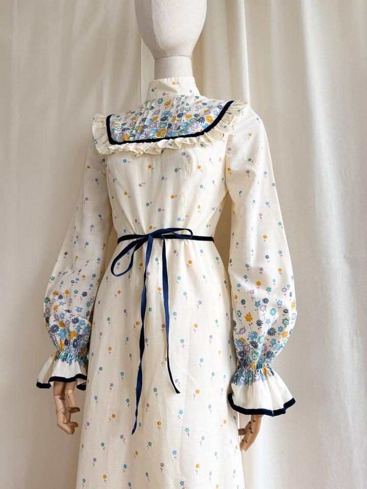 Adorable 70s Frill Yoke Floral Cotton Maxi Dress