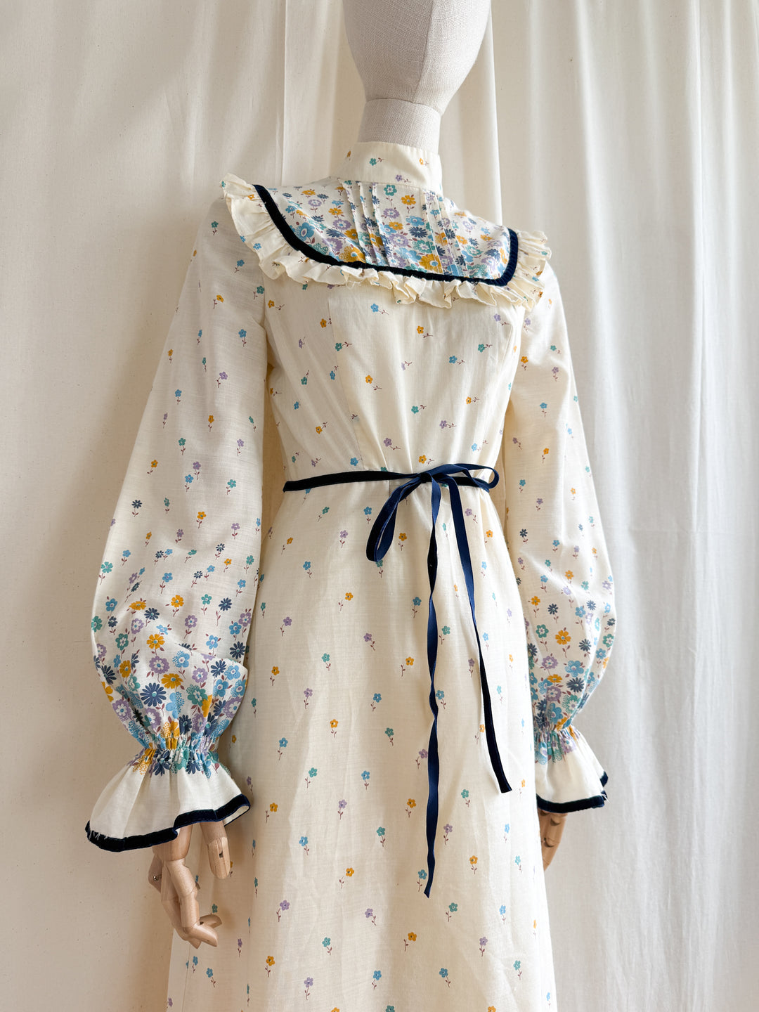 Adorable 70s Frill Yoke Floral Cotton Maxi Dress