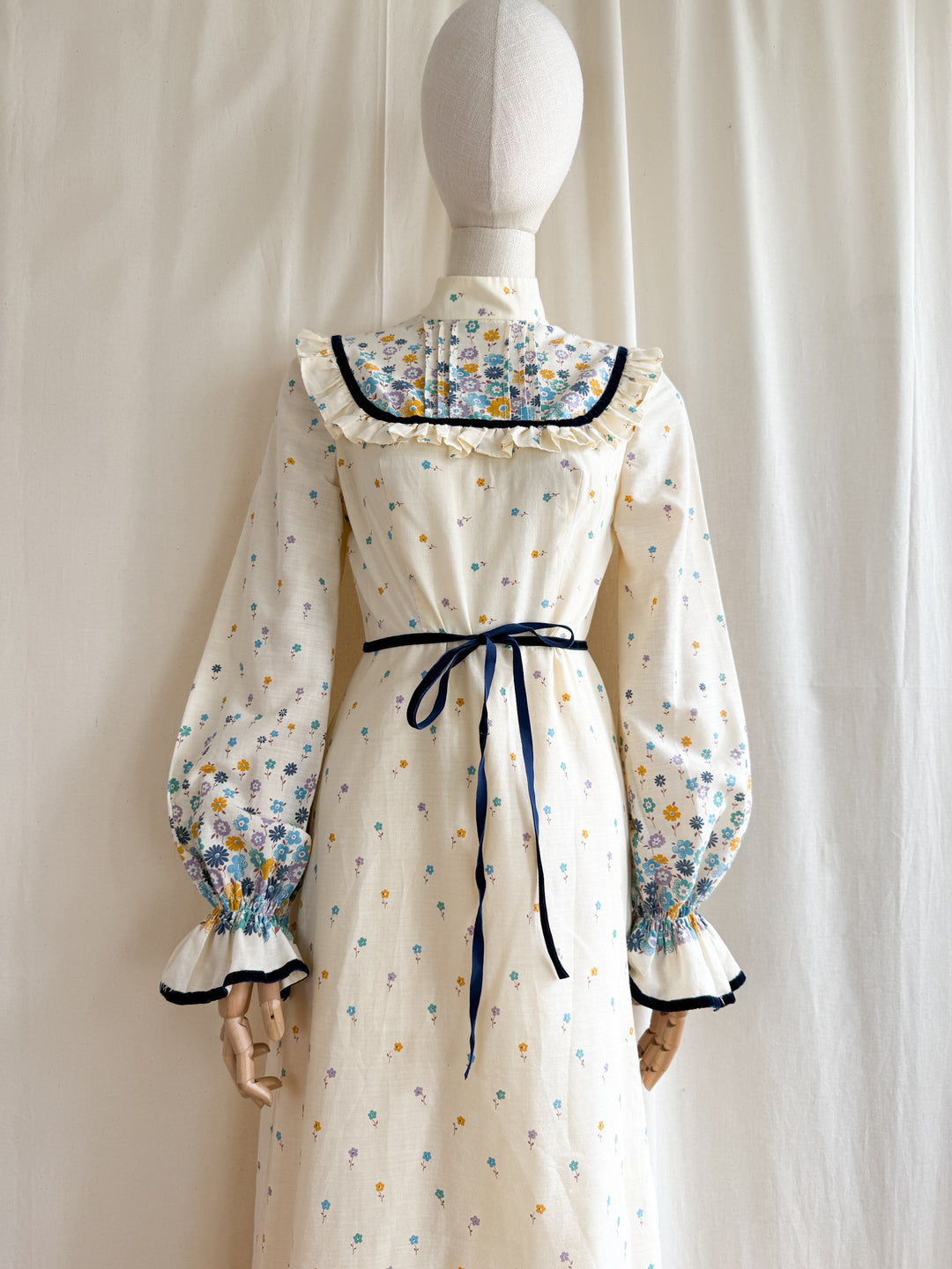 Adorable 70s Frill Yoke Floral Cotton Maxi Dress
