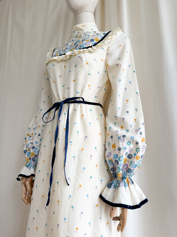 Adorable 70s Frill Yoke Floral Cotton Maxi Dress