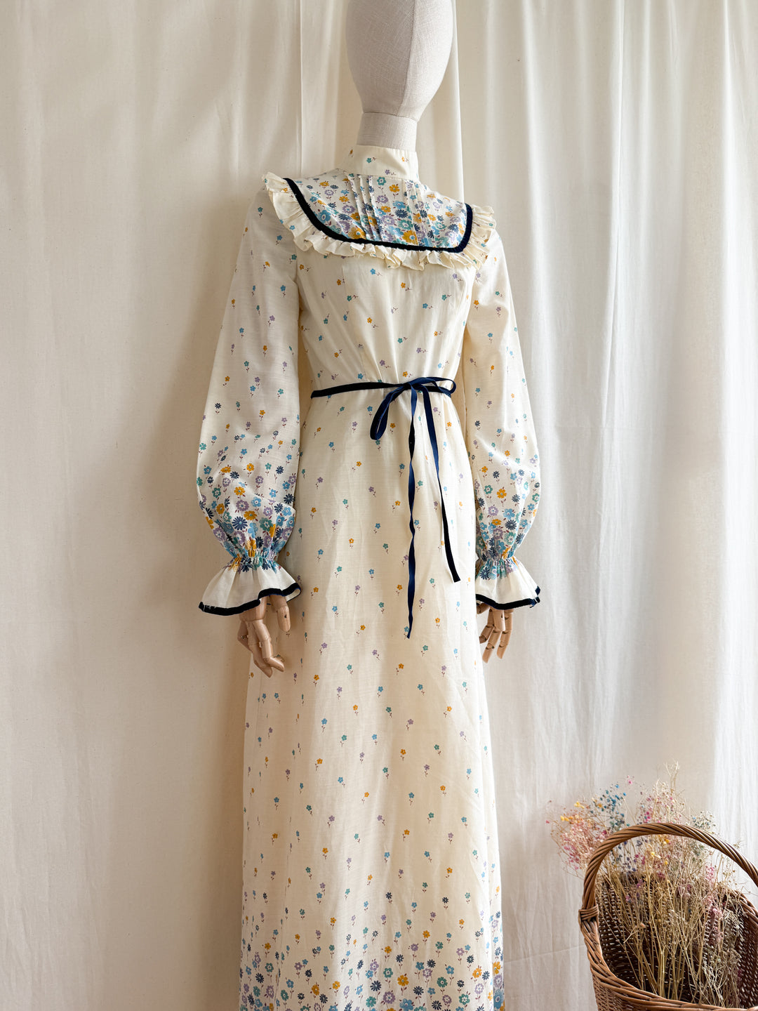 Adorable 70s Frill Yoke Floral Cotton Maxi Dress