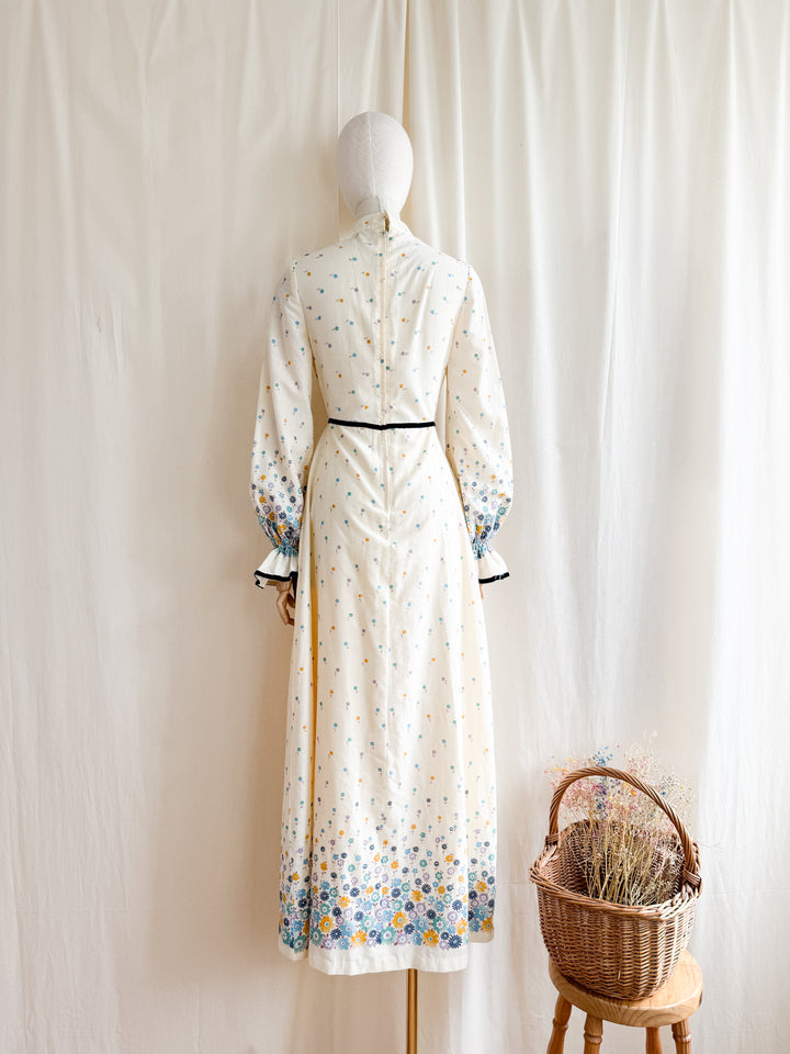 Adorable 70s Frill Yoke Floral Cotton Maxi Dress