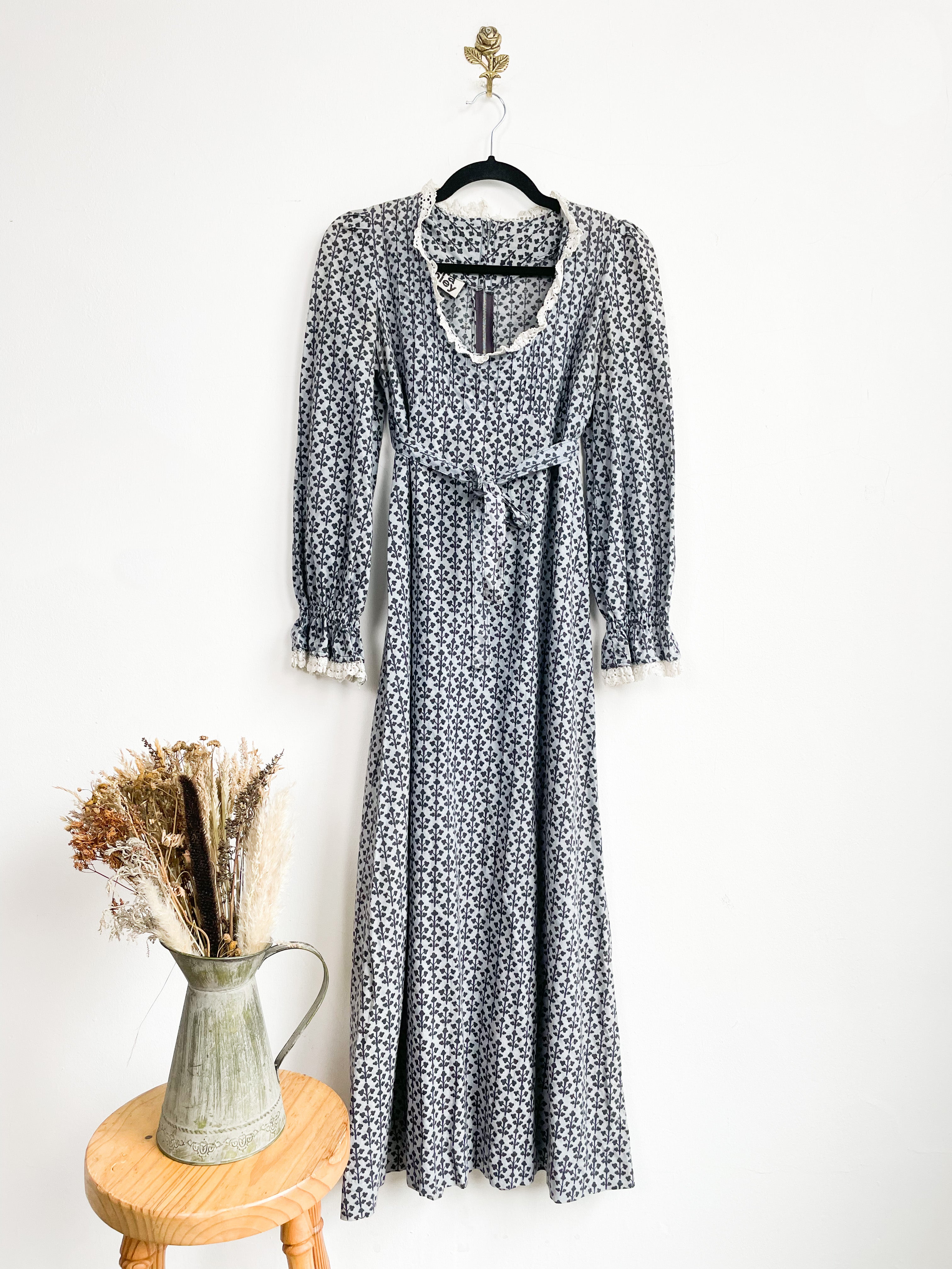 LAURA ASHLEY MADE IN WALES PRAIRIE DRESS – The Pansy Garden